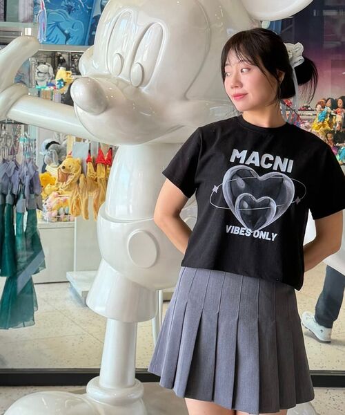 MACNI(マクニ)の「DOUBLE HEART CROP T-SHIRT BLACK(Tシャツ/カットソー・レディース・ブラック・FREE)」の6枚目の写真