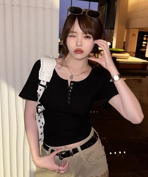 LAC-VERT（ラック・ヴェール）の「ヘンリーネックリブ半袖Tシャツ（Tシャツ/カットソー・レディース・ブラック/グレー/オフホワイト・MEDIUM/LARGE）」の11枚目の写真