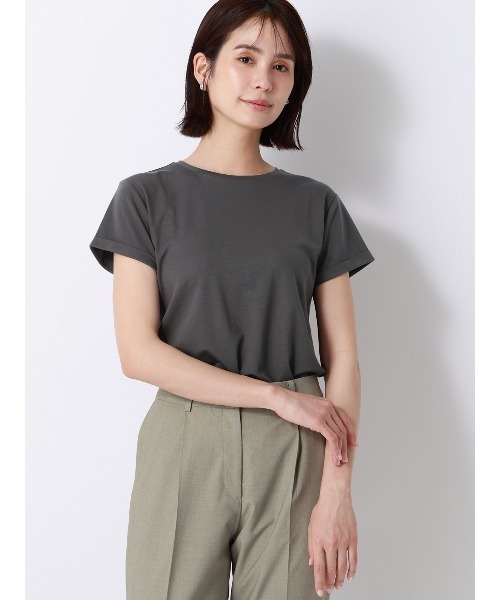 SUIT SQUARE(スーツスクエア)の「クルーネックTシャツ/半袖/ウォッシャブル/接触冷感/レーヨンストレッチポンチ/BIYORI UP(Tシャツ/カットソー・レディース・ブラック/サックスブルー/オフホワイト/グレー/ブラウン・FREE)」の3枚目の写真