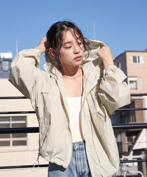 OFROOM(オフルーム)の「UV Cut Sheer Blouson|UVカットシアーブルゾン(ブルゾン・レディース・グリーン/ホワイト/ベージュ・FREE)」の9枚目の写真
