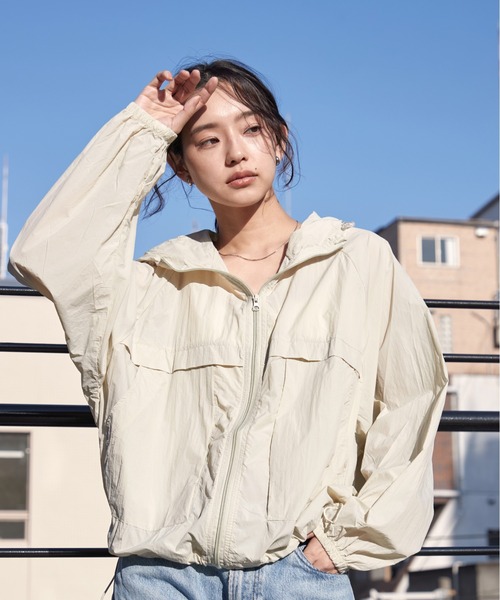 OFROOM(オフルーム)の「UV Cut Sheer Blouson|UVカットシアーブルゾン(ブルゾン・レディース・グリーン/ホワイト/ベージュ・FREE)」の4枚目の写真