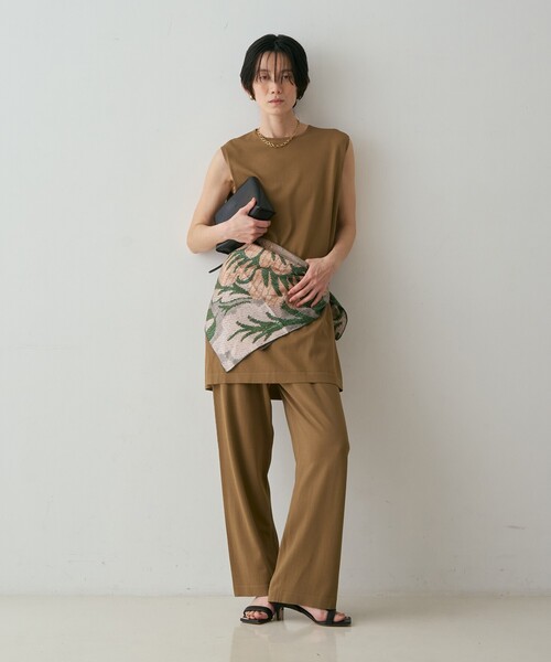 qualite（カリテ）の「【接触冷感・セットアップ対応】レーヨンストレッチニットチュニック　夏服　オフィスカジュアル　タンクトップ（ニット/セーター・レディース・グレー系その他2/ダークベージュ・フリー）」の5枚目の写真