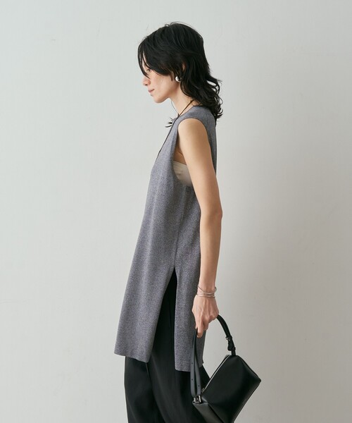 qualite（カリテ）の「【接触冷感・セットアップ対応】レーヨンストレッチニットチュニック　夏服　オフィスカジュアル　タンクトップ（ニット/セーター・レディース・グレー系その他2/ダークベージュ・フリー）」の11枚目の写真