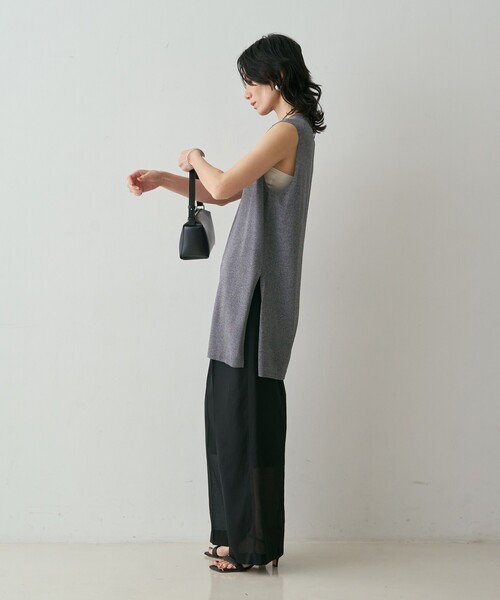 qualite（カリテ）の「【接触冷感・セットアップ対応】レーヨンストレッチニットチュニック　夏服　オフィスカジュアル　タンクトップ（ニット/セーター・レディース・グレー系その他2/ダークベージュ・フリー）」の13枚目の写真