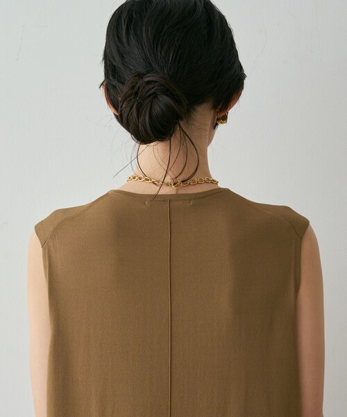 qualite（カリテ）の「【接触冷感・セットアップ対応】レーヨンストレッチニットチュニック　夏服　オフィスカジュアル　タンクトップ（ニット/セーター・レディース・グレー系その他2/ダークベージュ・フリー）」の19枚目の写真