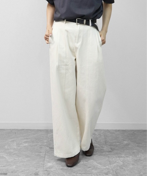 THE CELL.（ザセルドット）の「センターシーム　ワイドストレートデニム　CENTER SEAM WIDE STRAIGHT DENIM（デニムパンツ・レディース・アイボリー/チャコールグレー・FREE）」の7枚目の写真