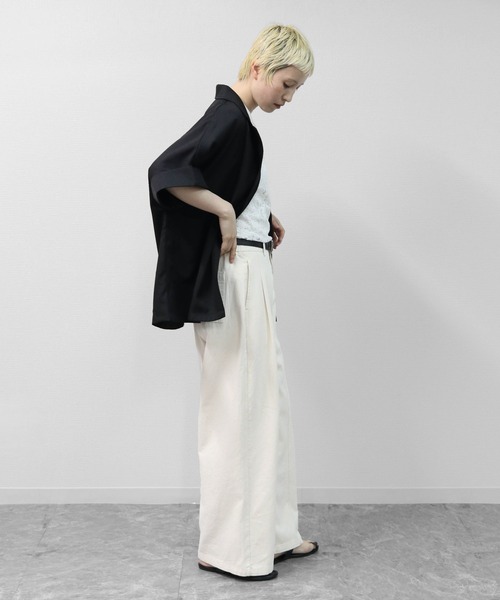 THE CELL.（ザセルドット）の「センターシーム　ワイドストレートデニム　CENTER SEAM WIDE STRAIGHT DENIM（デニムパンツ・レディース・アイボリー/チャコールグレー・FREE）」の9枚目の写真