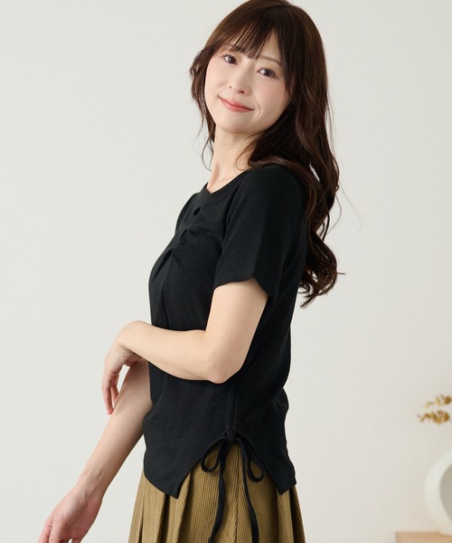DAYRA(デイラ)の「フロント ギャザー サイド リボン Tシャツ(Tシャツ/カットソー・レディース・イエロー/パープル/ブラック/ホワイト・FREE)」の7枚目の写真