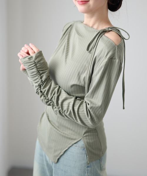DAYRA(デイラ)の「肩リボン アシメ シャーリング リブ トップス(Tシャツ/カットソー・レディース・チャコールグレー/ブラック/グリーン・FREE/S)」の3枚目の写真