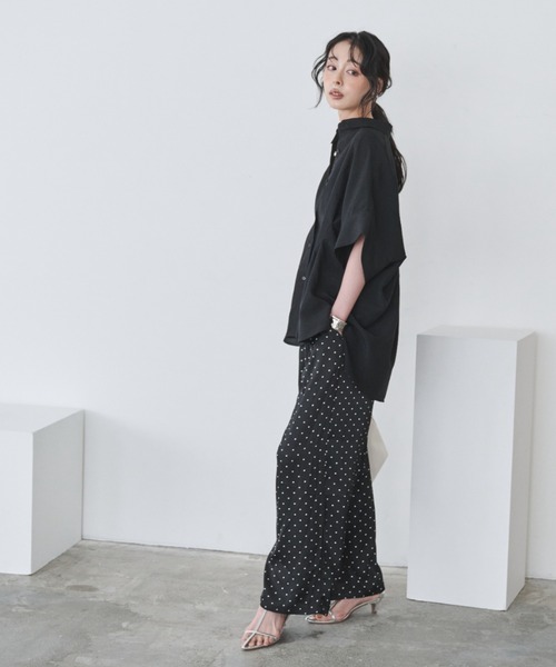 Anclear oui(アンクリアウィ)の「ドット柄イージーパンツ(その他パンツ・レディース・ブラック/アイボリー・F)」の6枚目の写真