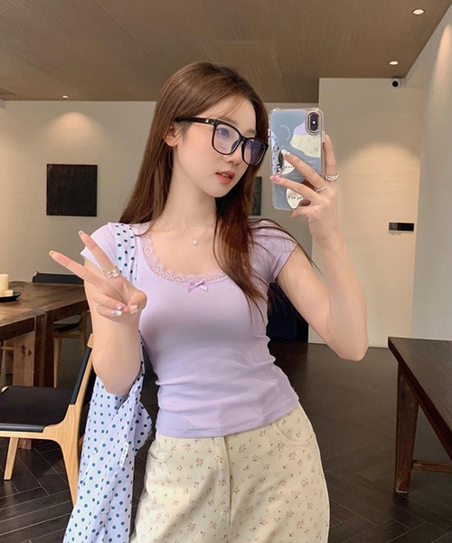 VIBGYOR(ヴィブジョー)の「【EIZZ/アイズ】フロントミニリボン レーストリムTシャツ / ラウンドネック クロップド丈 トップス(Tシャツ/カットソー・レディース・ホワイト/パープル/ブラック/グレー・FREE)」の15枚目の写真