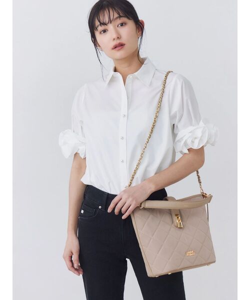 TONAL（トーナル）の「フラワースリーブシャツ（シャツ/ブラウス・レディース・ライトブルー/オフホワイト/ネイビー・MEDIUM）」の2枚目の写真