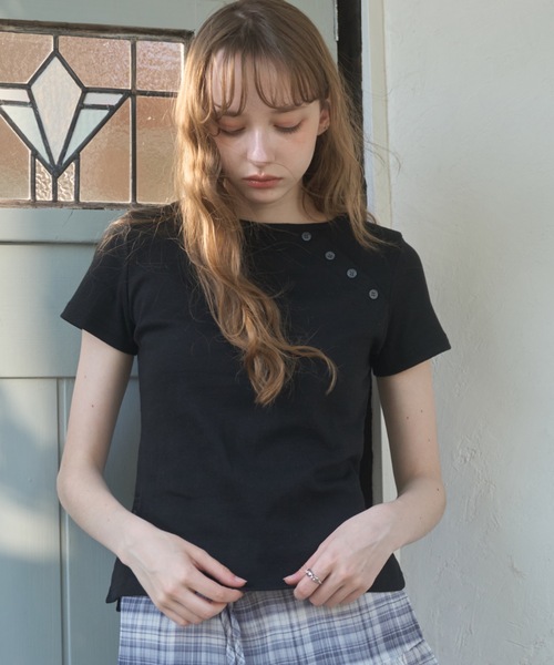 Birthday room(バースデイルーム)の「アシメボタンTシャツ/Asymmetric Button T-Shirt(Tシャツ/カットソー・レディース・ブラック/ホワイト・FREE)」の11枚目の写真