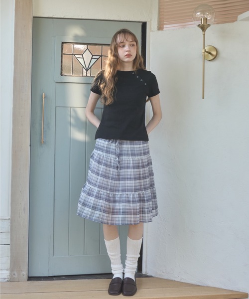 Birthday room(バースデイルーム)の「アシメボタンTシャツ/Asymmetric Button T-Shirt(Tシャツ/カットソー・レディース・ブラック/ホワイト・FREE)」の17枚目の写真
