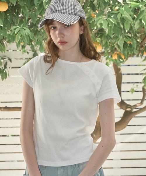 Birthday room(バースデイルーム)の「アシメボタンTシャツ/Asymmetric Button T-Shirt(Tシャツ/カットソー・レディース・ブラック/ホワイト・FREE)」の6枚目の写真