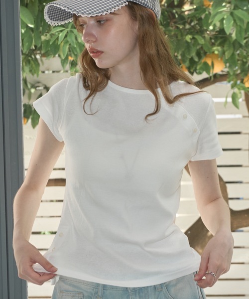 Birthday room(バースデイルーム)の「アシメボタンTシャツ/Asymmetric Button T-Shirt(Tシャツ/カットソー・レディース・ブラック/ホワイト・FREE)」の19枚目の写真