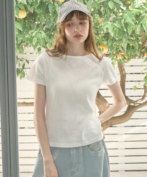 Birthday room(バースデイルーム)の「アシメボタンTシャツ/Asymmetric Button T-Shirt(Tシャツ/カットソー・レディース・ブラック/ホワイト・FREE)」の7枚目の写真