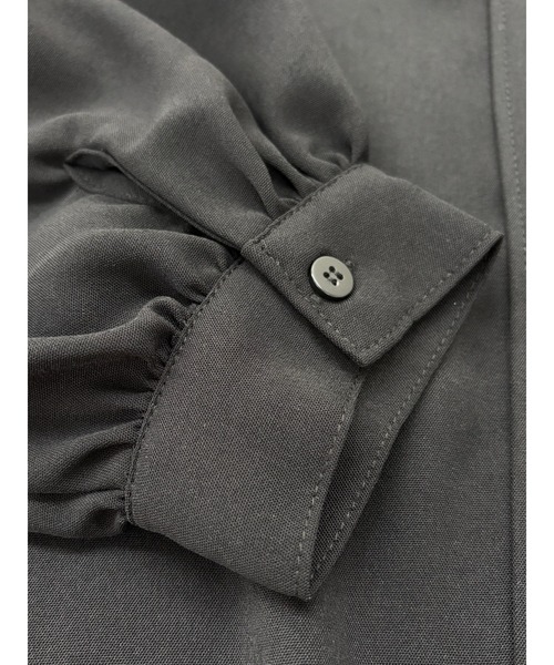 Sew loop(ソーループ)の「スキッパー風デザイン&ボリュームスリーブブラウス(シャツ/ブラウス・レディース・ブラック/オリーブ/グレー・FREE)」の9枚目の写真
