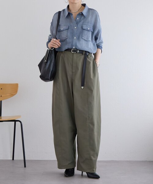 BEARDSLEY(ビアズリー)の「プルアップレザーフラットバッグ《本革》【A4対応】(ショルダーバッグ・レディース・ブラック・FREE)」の2枚目の写真