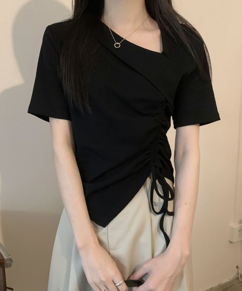 2ly2(トゥーリートゥー)の「着るだけでこなれ感◎アシメギャザーTシャツ(Tシャツ/カットソー・レディース・ホワイト/ピンク/ブラック・FREE)」の8枚目の写真