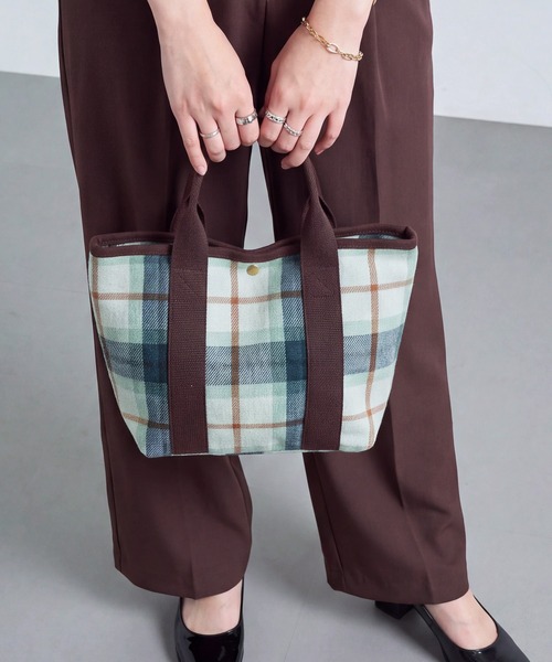 A by MAGASIN DE MODE(エーバイマガジンデモード)の「【A By MAGASIN DE MODE】e.e.p.ぴたっと仕切トート SNBD(トートバッグ・レディース・グレイッシュベージュ/グレー/ベージュ系その他/グリーン系1・FREE)」の4枚目の写真