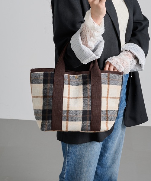 A by MAGASIN DE MODE(エーバイマガジンデモード)の「【A By MAGASIN DE MODE】e.e.p.ぴたっと仕切トート SNBD(トートバッグ・レディース・グレイッシュベージュ/グレー/ベージュ系その他/グリーン系1・FREE)」の3枚目の写真
