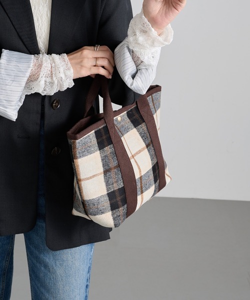 A by MAGASIN DE MODE(エーバイマガジンデモード)の「【A By MAGASIN DE MODE】e.e.p.ぴたっと仕切トート SNBD(トートバッグ・レディース・グレイッシュベージュ/グレー/ベージュ系その他/グリーン系1・FREE)」の11枚目の写真