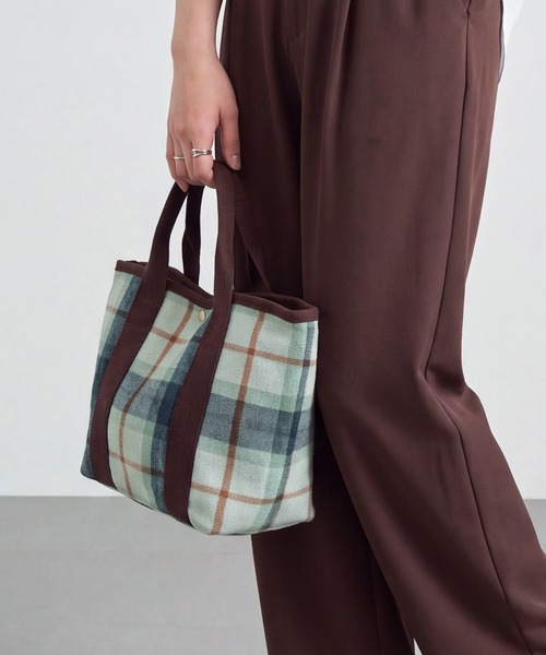 A by MAGASIN DE MODE(エーバイマガジンデモード)の「【A By MAGASIN DE MODE】e.e.p.ぴたっと仕切トート SNBD(トートバッグ・レディース・グレイッシュベージュ/グレー/ベージュ系その他/グリーン系1・FREE)」の16枚目の写真