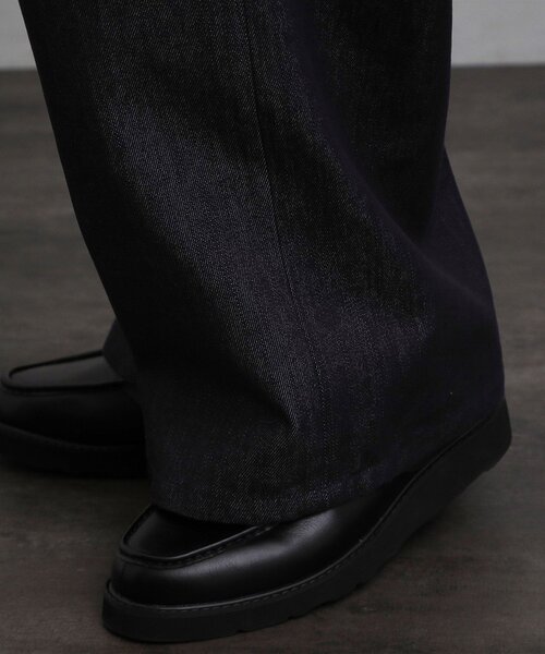 tk.TAKEO KIKUCHI(ティーケータケオキクチ)の「【色褪せしにくいデニム】Comfy Fadeless Denim Seriesワイドストレートデニム(デニムパンツ・メンズ・ネイビー/ブラック・03/02/01)」の3枚目の写真