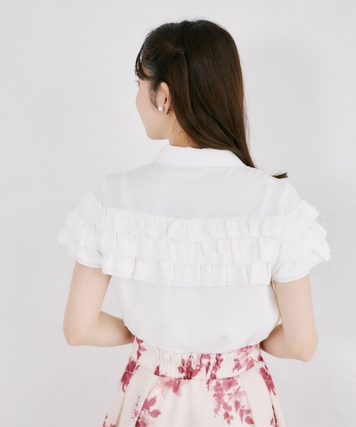 tocco closet(トッコ クローゼット)の「フリルメロウ配色パール釦ブラウス(シャツ/ブラウス・レディース・オフホワイト/ネイビー・M)」の15枚目の写真