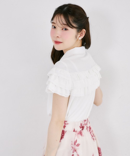 tocco closet(トッコ クローゼット)の「フリルメロウ配色パール釦ブラウス(シャツ/ブラウス・レディース・オフホワイト/ネイビー・M)」の13枚目の写真