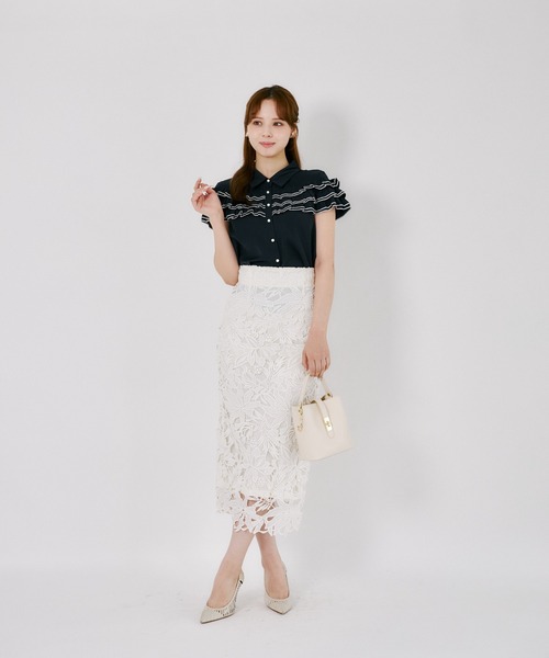 tocco closet(トッコ クローゼット)の「フリルメロウ配色パール釦ブラウス(シャツ/ブラウス・レディース・オフホワイト/ネイビー・M)」の16枚目の写真