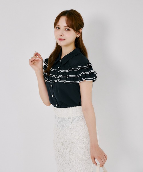 tocco closet(トッコ クローゼット)の「フリルメロウ配色パール釦ブラウス(シャツ/ブラウス・レディース・オフホワイト/ネイビー・M)」の20枚目の写真
