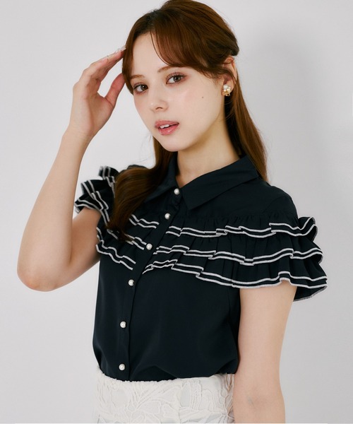 tocco closet(トッコ クローゼット)の「フリルメロウ配色パール釦ブラウス(シャツ/ブラウス・レディース・オフホワイト/ネイビー・M)」の19枚目の写真