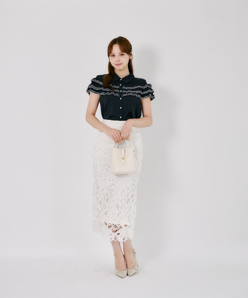 tocco closet(トッコ クローゼット)の「フリルメロウ配色パール釦ブラウス(シャツ/ブラウス・レディース・オフホワイト/ネイビー・M)」の17枚目の写真