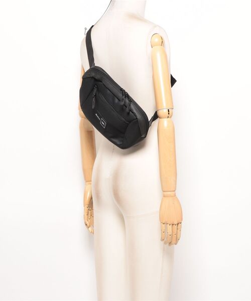 RVCA(ルーカ)の「RVCA メンズ LEVEL WAISTPACK 【2026年秋冬モデル】(ボディバッグ/ウエストポーチ・メンズ・ブラック/キャメル・FREE)」の3枚目の写真
