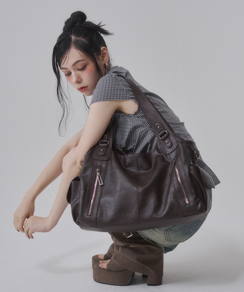 ENVYM(アンビー)の「2WAYダブルファスナービックハンド/ショルダーバッグ【大容量/A4対応】(ショルダーバッグ・レディース・ブラウン/ブラック・FREE)」の7枚目の写真