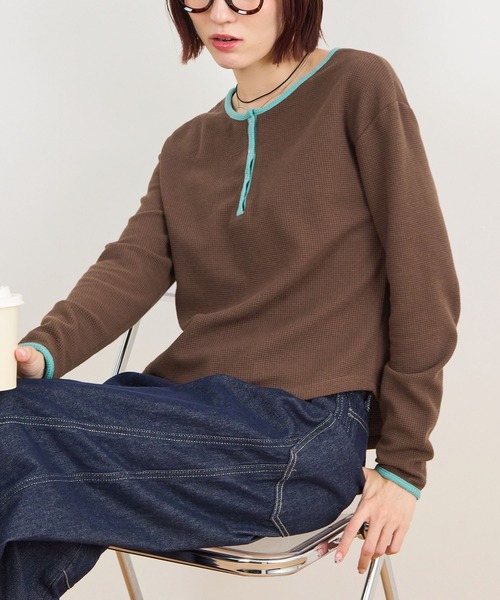 ABYS(アビス)の「ワッフルヘンリーネックトップス(Tシャツ/カットソー・レディース・ネイビー/ブラウン/グレー・FREE)」の7枚目の写真