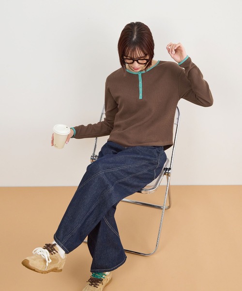 ABYS(アビス)の「ワッフルヘンリーネックトップス(Tシャツ/カットソー・レディース・ネイビー/ブラウン/グレー・FREE)」の6枚目の写真