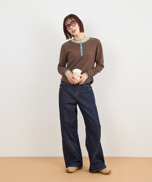 ABYS(アビス)の「ワッフルヘンリーネックトップス(Tシャツ/カットソー・レディース・ネイビー/ブラウン/グレー・FREE)」の4枚目の写真