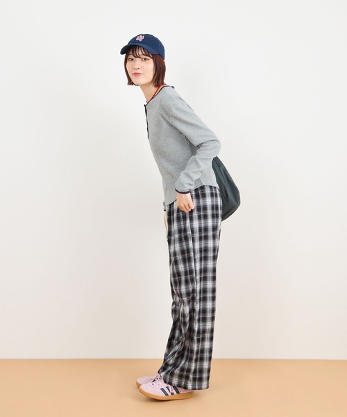 ABYS(アビス)の「ワッフルヘンリーネックトップス(Tシャツ/カットソー・レディース・ネイビー/ブラウン/グレー・FREE)」の18枚目の写真