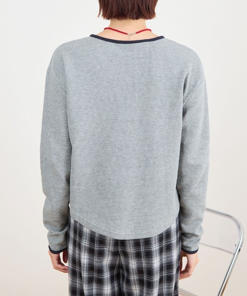 ABYS(アビス)の「ワッフルヘンリーネックトップス(Tシャツ/カットソー・レディース・ネイビー/ブラウン/グレー・FREE)」の15枚目の写真