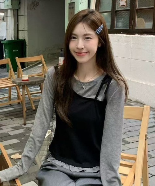 AVYL(アヴィル)の「アシンメトリーキャミドッキング 長袖カットソー(Tシャツ/カットソー・レディース・ブラック/グレー・M)」の4枚目の写真