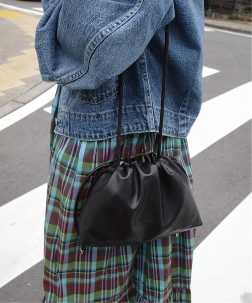 SLOBE IENA(スローブイエナ)の「《追加5》SLOBE 3WAY スムース巾着バッグ(クラッチバッグ・レディース・チョコ/チャコールグレー・FREE)」の9枚目の写真