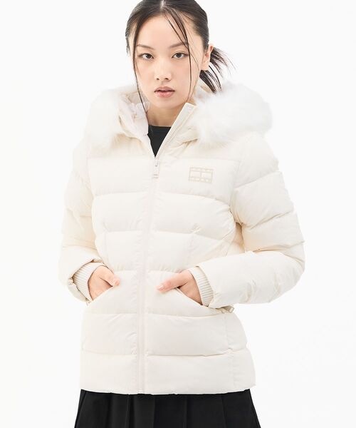 tommy jeans（トミー ジーンズ）の「【ZOZO限定】ファーフード ショートダウンジャケット（ダウンジャケット/コート・レディース・ブラック/ホワイト・X-SMALL/MEDIUM/SMALL）」の2枚目の写真