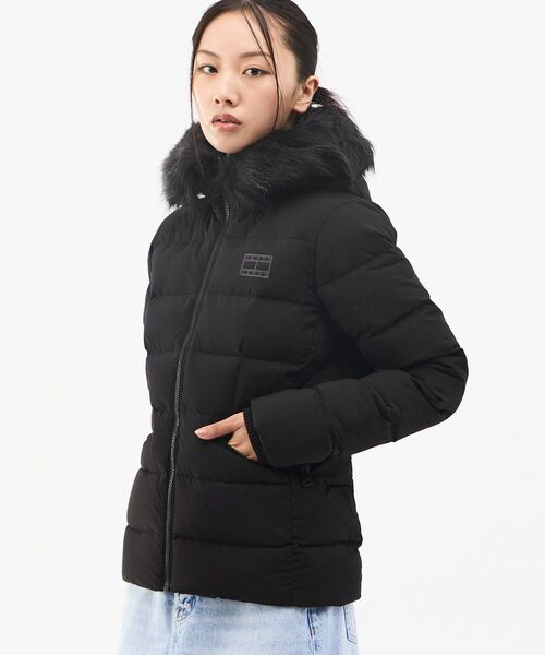 tommy jeans（トミー ジーンズ）の「【ZOZO限定】ファーフード ショートダウンジャケット（ダウンジャケット/コート・レディース・ブラック/ホワイト・X-SMALL/MEDIUM/SMALL）」の18枚目の写真