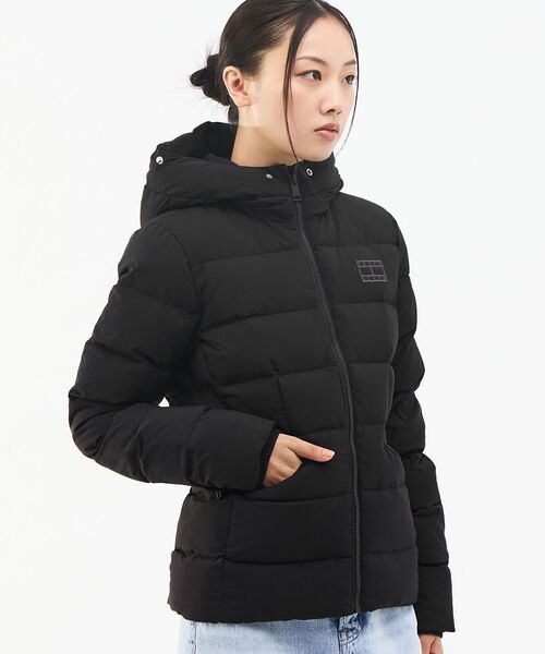 tommy jeans（トミー ジーンズ）の「【ZOZO限定】ファーフード ショートダウンジャケット（ダウンジャケット/コート・レディース・ブラック/ホワイト・X-SMALL/MEDIUM/SMALL）」の10枚目の写真