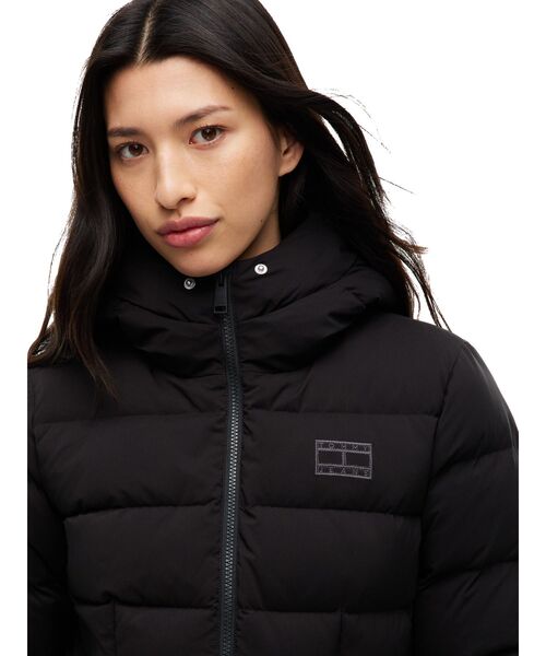 tommy jeans（トミー ジーンズ）の「【ZOZO限定】ファーフード ショートダウンジャケット（ダウンジャケット/コート・レディース・ブラック/ホワイト・X-SMALL/MEDIUM/SMALL）」の13枚目の写真