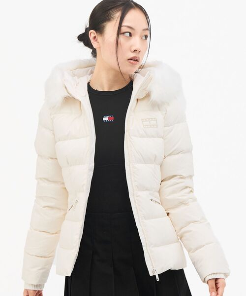 tommy jeans（トミー ジーンズ）の「【ZOZO限定】ファーフード ショートダウンジャケット（ダウンジャケット/コート・レディース・ブラック/ホワイト・X-SMALL/MEDIUM/SMALL）」の6枚目の写真