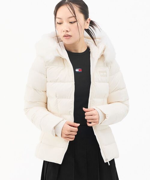tommy jeans（トミー ジーンズ）の「【ZOZO限定】ファーフード ショートダウンジャケット（ダウンジャケット/コート・レディース・ブラック/ホワイト・X-SMALL/MEDIUM/SMALL）」の7枚目の写真
